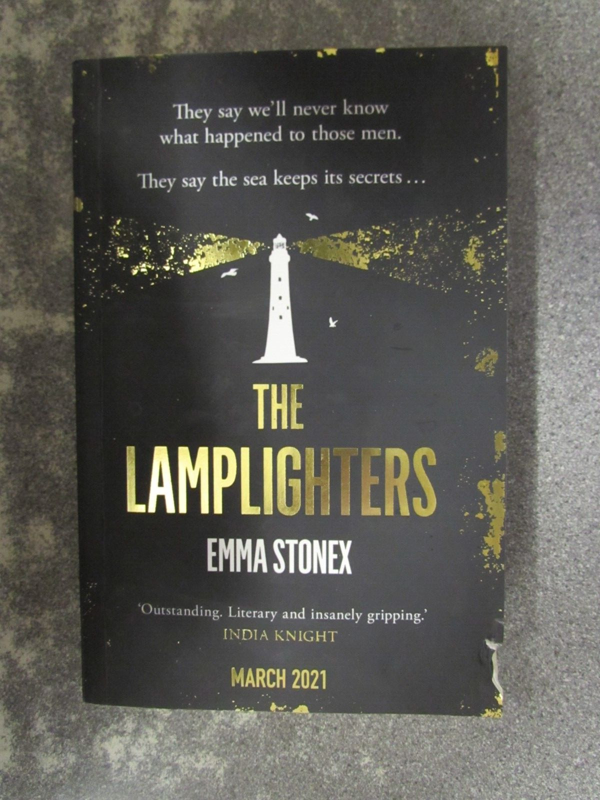 THE LAMPLIGHTERS by EMMA STONEX – PICADOR 2021 – UK POST £3.25 * PROOF *
