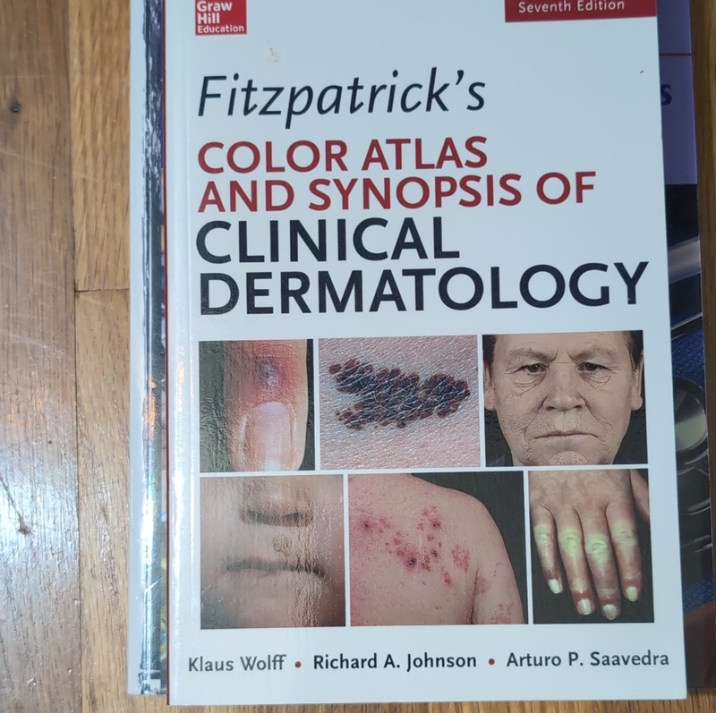 Fitzpatrick’s Color Atlas Clinical Dermatology 7th Ed Paperback McGraw-Hill Saa…