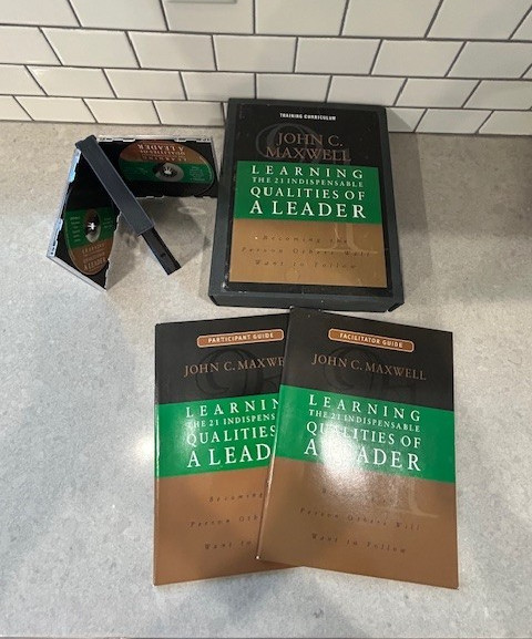 Training Cur 21 Indispensable Qualities of Leader DVD/Workbook John Maxwell EUC