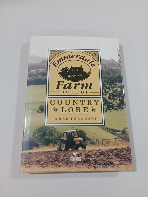 The Emmerdale Farm Book of Country Lore by James Ferguson Vintage 1988 HB B15
