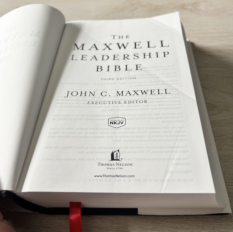 Thomas Nelson NKJV The Maxwell Leadership Bible 3rd Ed., clean pages, no marking gallery
