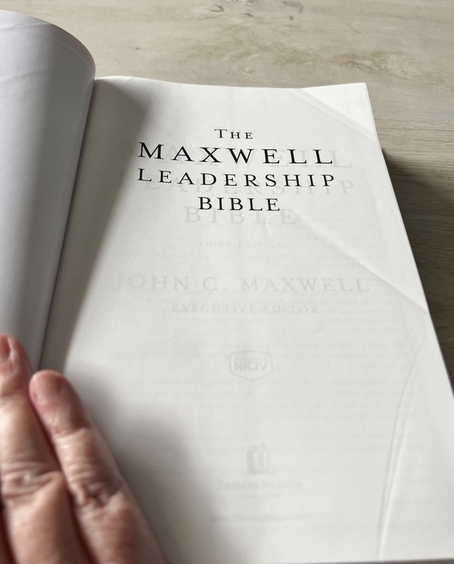 Thomas Nelson NKJV The Maxwell Leadership Bible 3rd Ed., clean pages, no marking gallery
